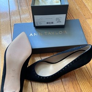 New 8.5 black suede leather Ann Taylor pumps